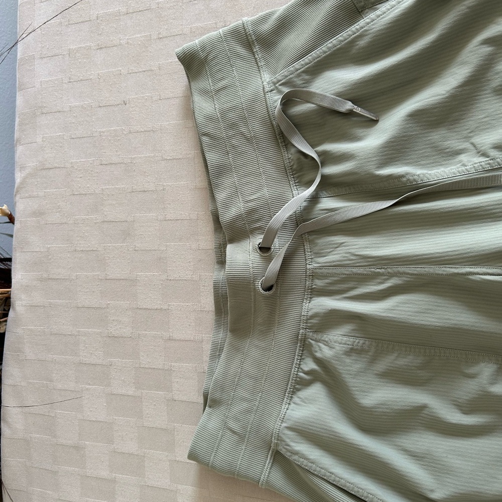 Lululemon Dance Studio Jogger Pant in Green Twill - Picture 4 of 12